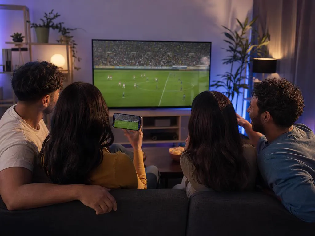 iPhone qui envoie un match en direct vers une grande TV avec AirPlay